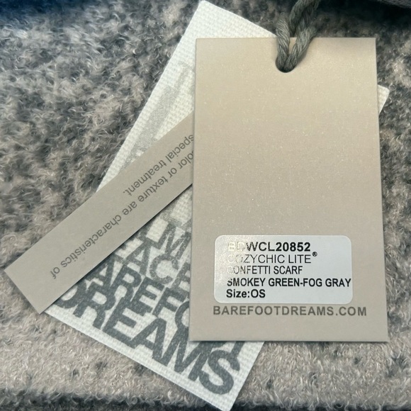 NWT Barefoot Dreams Soft CozyChic Reversible Scarf in Smokey Green Fog Gray, OS. - Picture 8 of 11